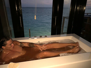 Sexy Muscle Girl Bath Tease Oceanfront, Outdoor Nudity