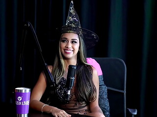 Conheceu o marido em uma casa de swing, intrduziram fetiches aos poucos, sua primeira vez foi em uma grava&ccedil_&atilde_o, e sobre levar no cu e na buceta... - Casal Fada Prazeres (SHEER/RED) Halloween