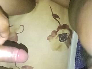 Bhabhi ne padosi ko bula kar choot chudwai
