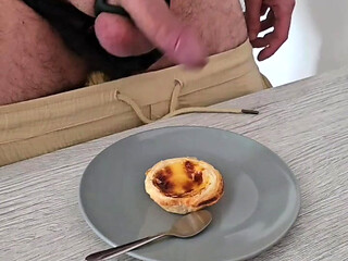 Hand Free Cum On Pastel de Nata