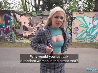 Ellie's sloppy blowjob dirt