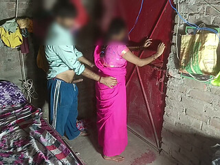 Secret sex in broad daylight, brother-in-law entered the sister-in-law's room and persuaded the sister-in-law to her, then sucked the nipples, choosing the sister-in-law, the sister-in-law landed the muscle and stood up to the doctor.