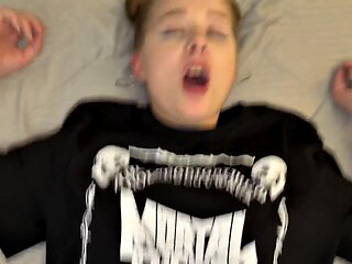 I Met a Cute Alt Girl on the Street and Invited Her to Listen to Records at M...