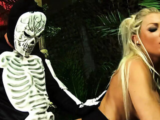 Cindy Behr Leads a Seductive Ritual in a Steamy Group Encounter