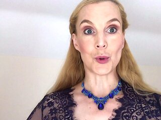 Milf babe loves masturbating