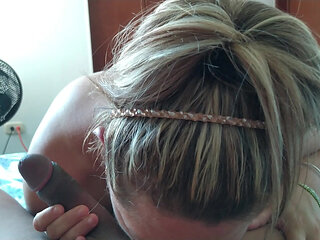 I love how my stepmom sucks my cock, how delicious she makes it