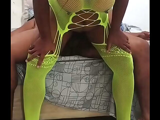 Preta gulosa gozando gostoso