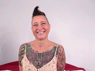 Hypnotic Christina and Sergeant's casting action