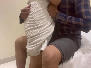 Delivery Boy Fucks the Hot Girl in Her House