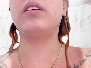 Come with me to the shower I'm hot