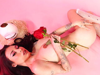 Big knockers petite darkhaired babe shows saucy body