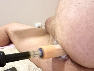 Hardcore solo session with a fuck machine