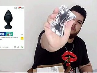 Shopee shopping unboxing featuring Fernando Devil! The question is, which