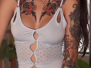 Effy Loweell Wants Your Hard Cock Pics, Her Wet Pussy Waiting for Your Attention