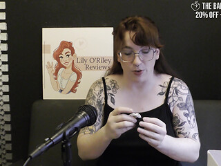 NSFW Review of the Honey Pistil Licking Vibrator From the Bad Peach