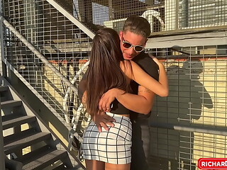 Falando no telefone com minha esposa enquanto como a buceta da amiga dela (sonho de corno) novinhos da imp&eacute_rio