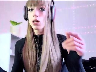 Amateur Webcam Teen Masturbates And Teases