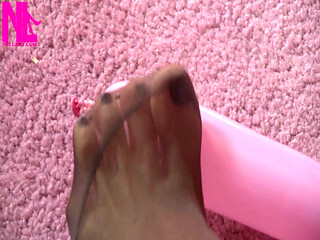 Footplaying with Long Balloon