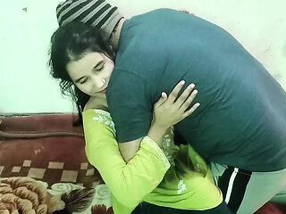 Teen age college girl ko paise dekar jabar dasti pela