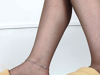 Shoeplay, Dangling & Walking in Home Slippers and Pantyhose (shoe Collection) - Dame Olga