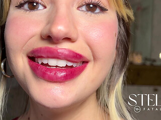 Raspberry - Lip Trembling Red Lipstick - Slow Motion