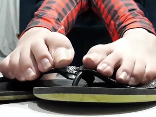 Trans mega-bitch in pj's jerking faux-cocks with her soles