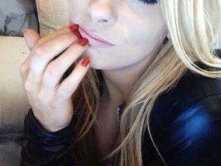 Pretty Hot Blonde Cam Babe Masturbate Solo on Cam