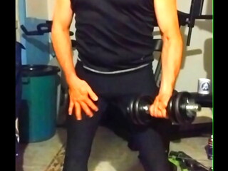 Presentaci&oacute_n striptease y de pesas en el gimnasio.