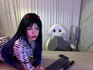 Hot amateur webcam teen masturbates for their fans
