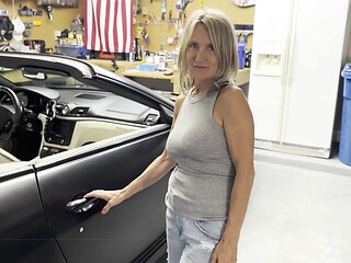 MILF gives a blow job in the car's backseat