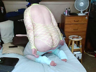 fat ass sissy crossdresser goes ass to mouth after shaking pig ass