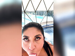 My pussy couldn't resist the jacuzzi... I ended up screaming in pleasure