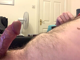 Handsfree cum young uk lad hot cumshot