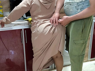 Egyptian Sharmota Get Her Pussy Wet in Kitchen Arabic Big Woman