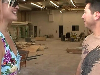 Land Lady Shoots Hardcore Porn in Exchange to Reduce the Rent for the Porn Maker