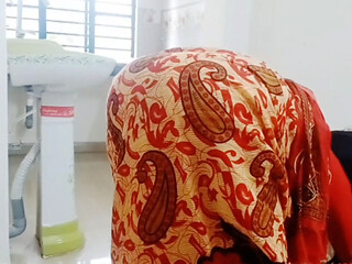Desi hot bhabi sex satisfaction story in kitchen room.