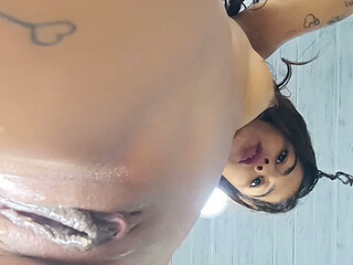 Elianis04 gets hot in the shower
