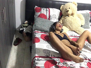 I masturbate with Dildo until I come, I send a video to my husband.