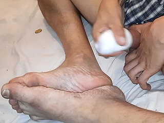 Male paws and good straw