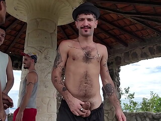 Meus Amigos do pau mega grosso na ilha( um vigiando e nos 3 fudendo )