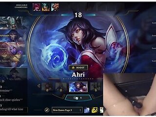 Gamer Girl And Deutsche Amateure In Egirl Masturbates While Playing League Of Legends