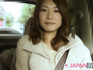 Hairy Japanese MILF gives a sloppy blowjob in the park