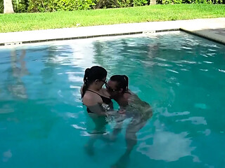 Wet Women - Juicy Cougars Get Sluttier
