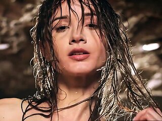 Totally sultry teen drops of her bikini