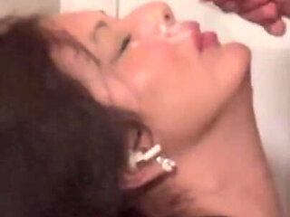 Ashlynn Gets a Facial