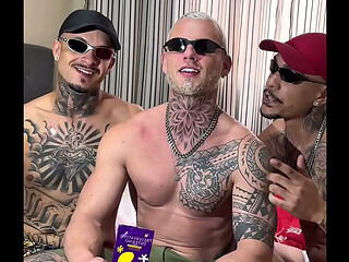 DIVIDINDO O PUTO GOSTOSO COM UM AMIGO