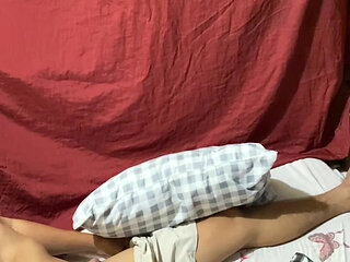 Pinay Step Sister Sinubo ang Burat Ni Kuya!