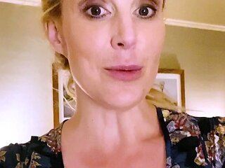 Cumshot amateur MILF suck and jerks dude in the bedroom