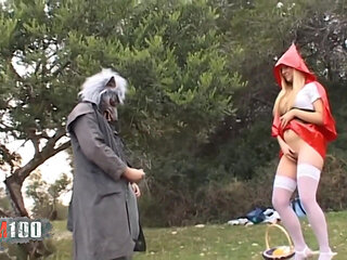 Lesly : lesly kiss plays little red riding hood with the big bad wolf