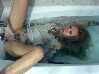 Chubby blonde brianna solo masturbation